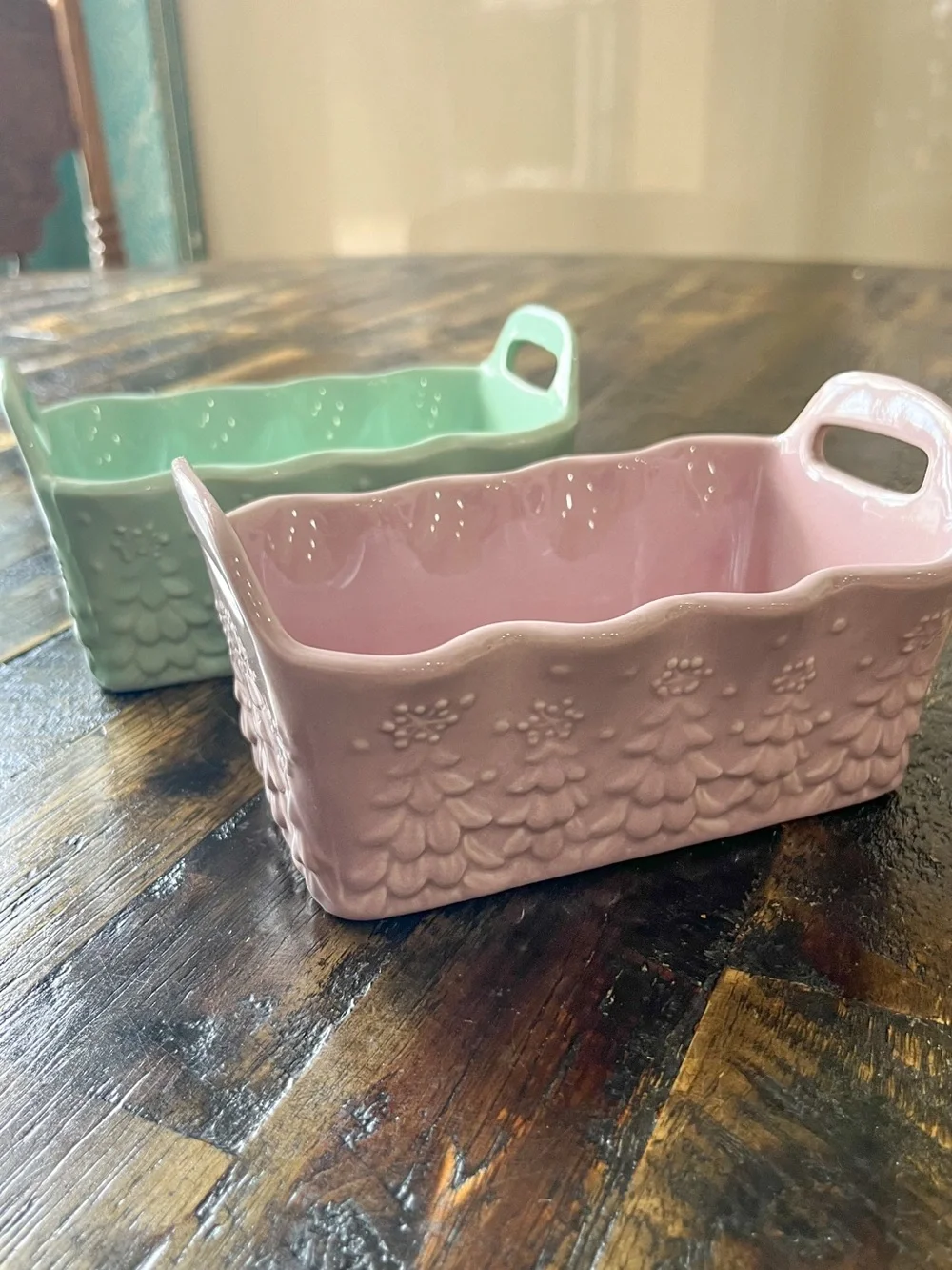 NIB Temptations 2 Ruffled Mini Loaf Pans Christmas Trees Pastel Baking Gift New